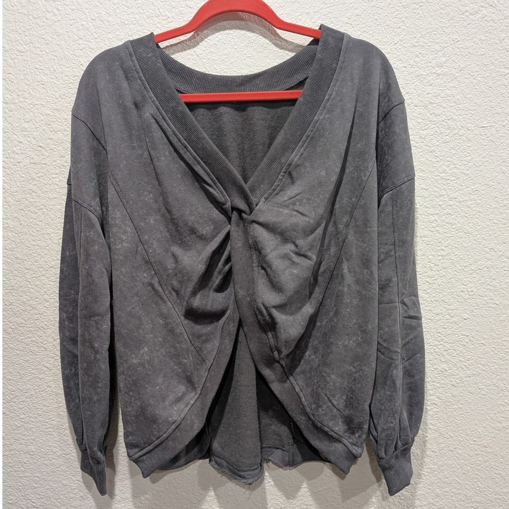 NWT Womens Gray Mineral Wash Open Back Sweatshirt M Twist Back Athleisure Boho‎ - Picture 2 of 9